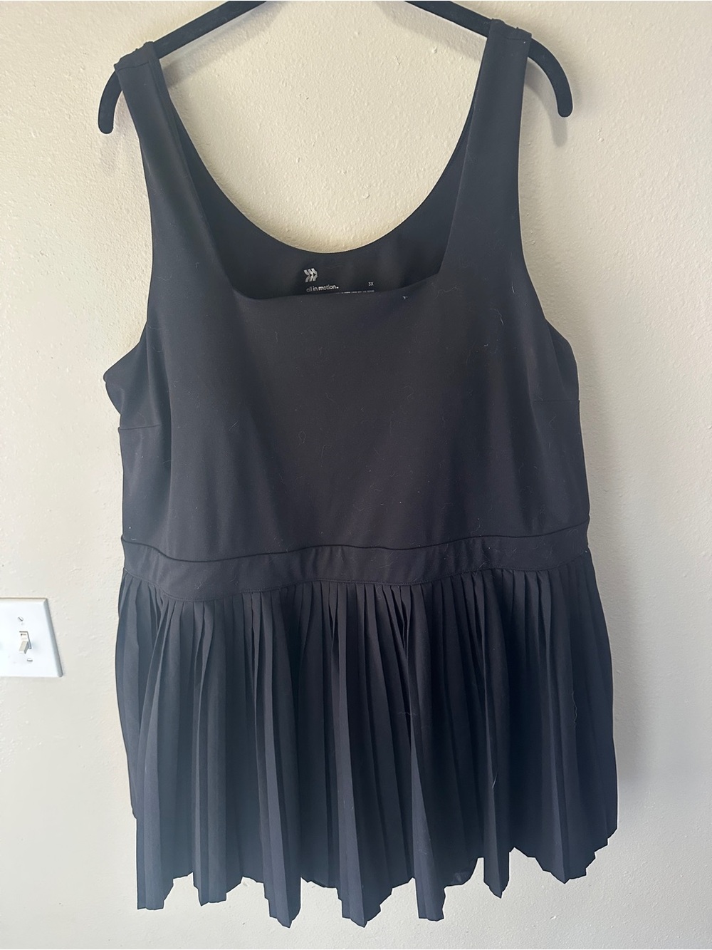 all in motion Black Pleated Hem Tank Top